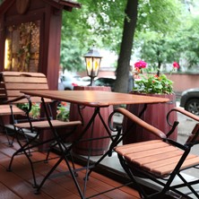 Открыта летняя веранда ресторана «Пирушка у Ганса»
